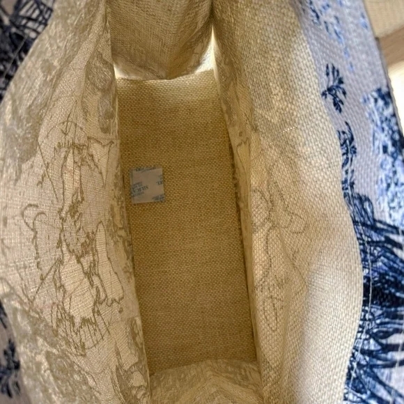 DIOR Around The World Tote, Le Baume & Lip Glow - Picture 4 of 6